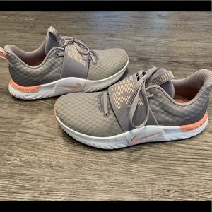 EUC Nike Renew size 6.5